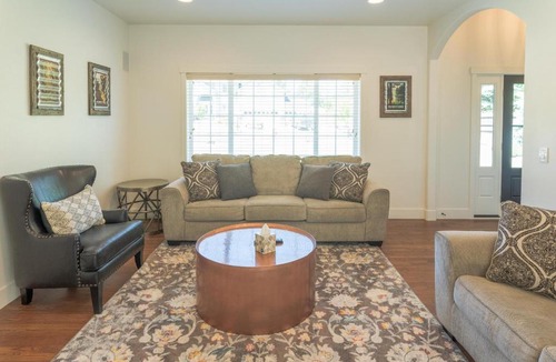 Larkspur House | Soft Tail