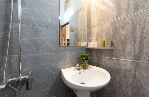 Hoa Lu Hotel | Sol Flow Retreat