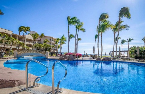 Zona Hotelera Apartment | Spacious 3-Bed Luxury Condo with Stunning Sea Views