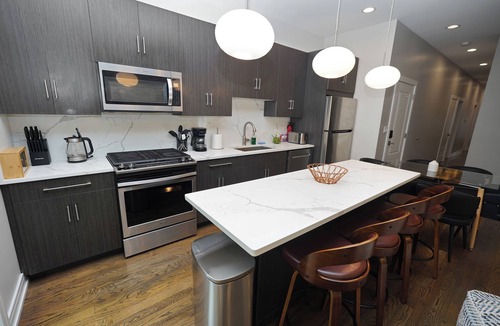 Near West Side Hotel | Spacious 4BR West Loop Retreat w/Optional Parking