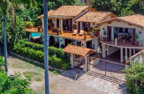 Romantic Zone Villa | Spacious 5-bedroom villa in fabulous Puerto Vallarta with AC, WiFi