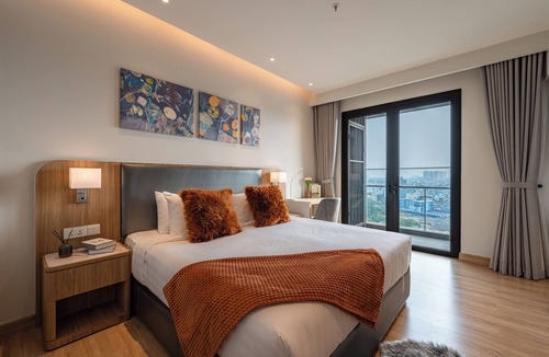 District 1 Apartment | Spacious 6-bedroom apartments in Saigon with Pool, Gym and Bathtub