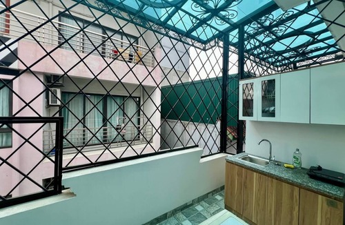 Quang An House | Spacious 7-bedroom house in marvelous Hà Nội with AC