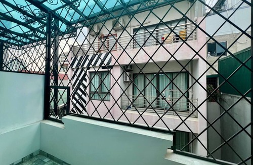 Quang An House | Spacious 7-bedroom house in marvelous Hà Nội with AC