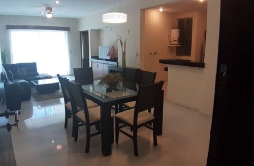 12th Street Apartment | Spacious and comfortable accommodation, ideal for families.
