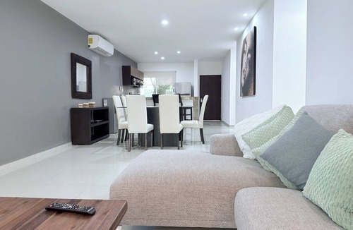 Gonzalo Guerrero Apartment | Spacious condo + Ground floor easypool access + gym + jacuzzi + games area