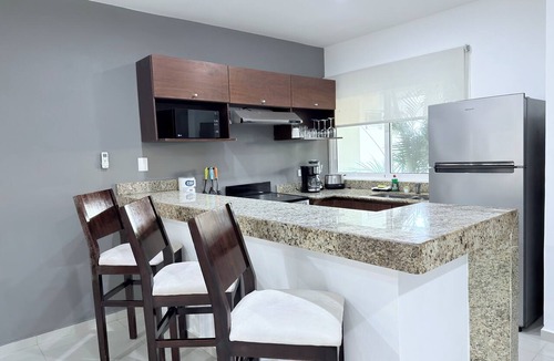 Gonzalo Guerrero Apartment | Spacious condo + Ground floor easypool access + gym + jacuzzi + games area