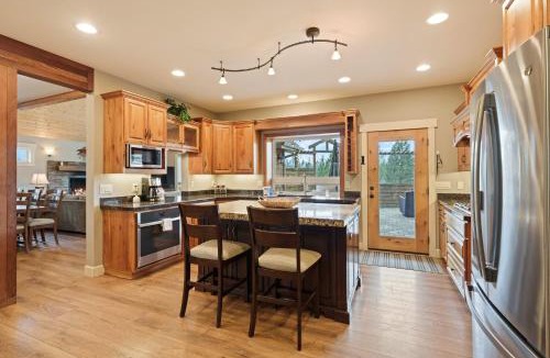 Westbrook Meadows House | Spacious Five Peaks Home with Soaking Tub and BBQ