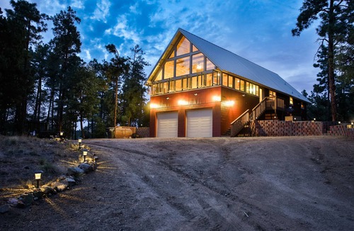 Highland Pines Cabin | Spacious Forest View Prescott Cabin with Game Room, Large Deck & Family Friendly