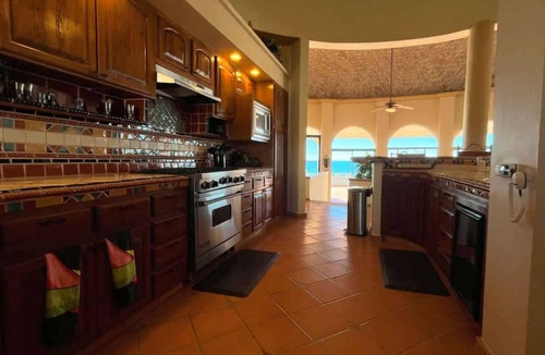 Las Conchas House | Spacious Home in Las Conchas Villa de la Playa