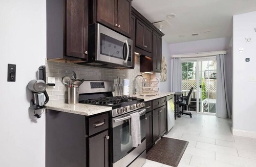 Everett Condo | Spacious Modern Luxury Duplex Near Boston & Cambridge - Free Parking