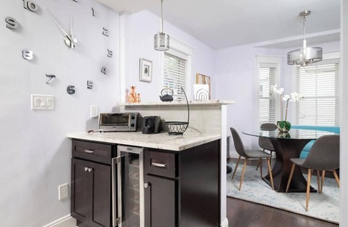 Everett Condo | Spacious Modern Luxury Duplex Near Boston & Cambridge - Free Parking