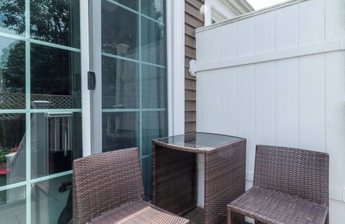 Everett Condo | Spacious Modern Luxury Duplex Near Boston & Cambridge - Free Parking