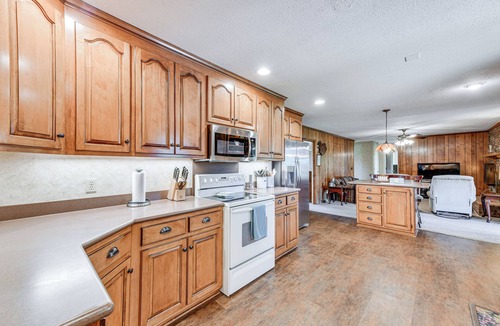 Southmont Cottage | Spacious Mount Pleasant Home w/Grill & Yard!