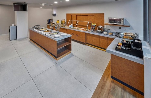 Zona Paseo Montejo Hotel | Spacious Retreat Perfect for Travelers Seeking Convenience - 2 Units