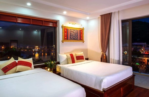 Sa Pa Hotel | Spacious room with 2 queen beds and large balcony in Sapa Town