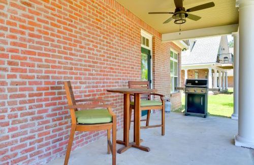 Springfield Villa | Spacious Springfield Home w/Golf Course View!