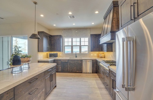 Brian Head Cottage | Spacious Utah Escape w/Balcony & Mountain Views!