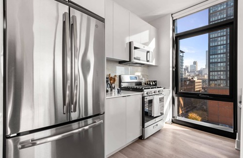 West Loop Apartment | Spacious West Loop Retreat for Business Groups