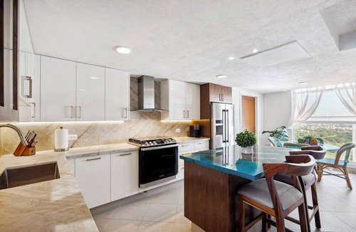 South Hotel Zone Condo | Spectacular Ocean & City Views of puerto vallarta - Great Rates!