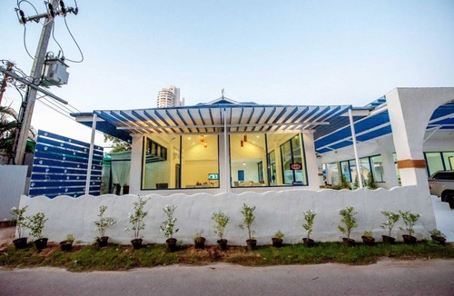 Na Chom Thian House | Standard Twin | Cozy Seaside Comfort