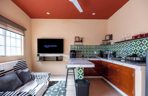 Lo de Marcos Apartment | Starlink Wi-Fi, Steps to Beach and Downtown, Laundry Service, PetsOK