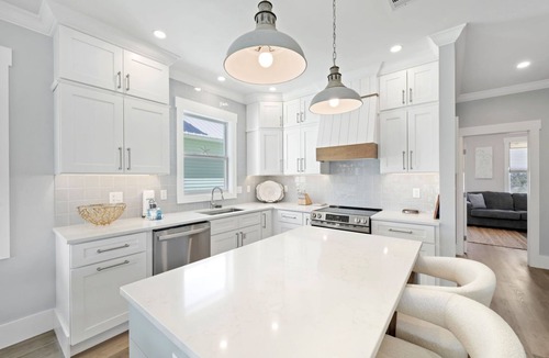 Seacrest House | Steps to Beach | Pool | Barefoot Breeze | Sleeps 13 | Seacrest
