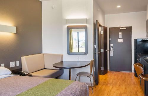Buda Hotel | Studio 6-Buda, TX