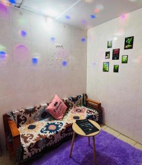 Dong Da Hostel | Studio Bông Hồng đỏ