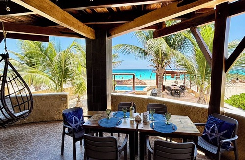 Playa del Secreto House | Stunning 3-Bedroom Beachfront Apartment with pool, Chef, Staff & Internet