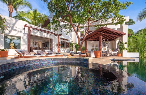Conchas Chinas Villa | STUNNING VILLA, JACUZZI, POOL & STAFF
