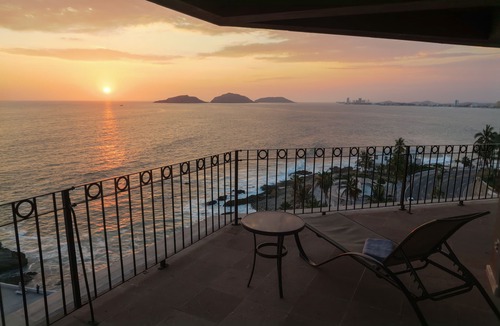 Balcones de Loma Linda Condo | Stunning ocean and one of Mazatlans top tourist attractions cliff divers view.