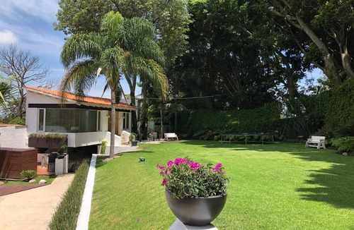 Cuernavaca House | Stunnishing House in Cuernavaca with 20 people accommodation.