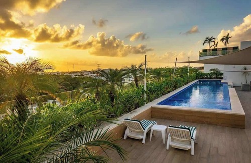 Gonzalo Guerrero Condo | Stylish Condo 1 Block to Beach & Rooftop Pool