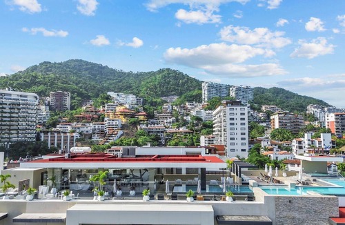 Emiliano Zapata Condo | Stylish Loft | Workspace, Rooftop Bar & Gym