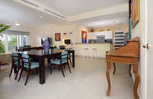 San Miguel Condo | Stylish & Spacious 3 bdrm condo Pool, Wi-Fi.