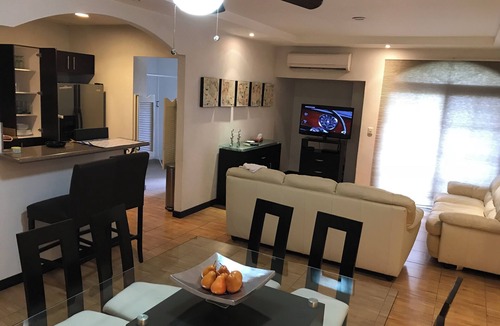 San Pedro Garza Garcia Apartment | Suite G, 2BA/2BR, apartment in San Pedro Garza García, Centrito Valle
