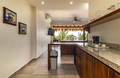 Zihuatanejo Apartment | Suite in Ixtapa with ocean view and swimming pool