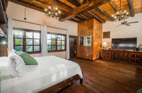 Esterito Bed & Breakfast | Suite Leonardo, luxury and comfort close to the malecon. Breakfast included