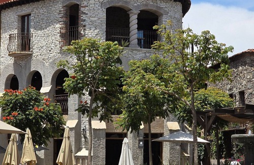 Santeagueda Apartment | Suite Raffaello: Design and Comfort in ValQuirico
