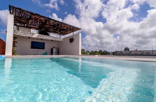 Cuzamil Villa | Suite “the roof-top” Private pool on the roof top, grill, TV, fridge, sink.