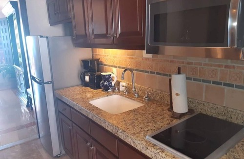 Libertad Condo | Summertime Fun Cozy 1-bedroom condo with AC, WiFi in amazing Cabo San Lucas