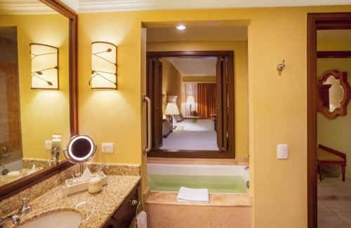 Libertad Condo | Summertime Fun Cozy 1-bedroom condo with AC, WiFi in amazing Cabo San Lucas