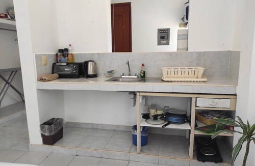 San Miguel Apartment | Sunny Studio - Fast WIFI & AC Av 5 Centro Cozumel