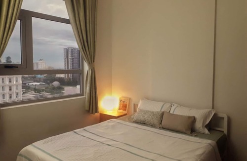 District 7 Bed & Breakfast | SUNSET VIEW BEDROOM - A HOME IN SAIGON