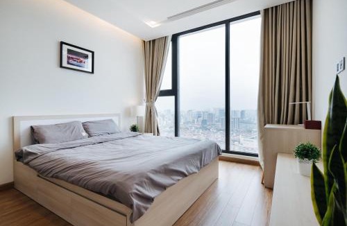 Ngoc Khanh Apartment | Sunshine Balcony Apartment in VINHOMES METROPOLIS near Lotte Hanoi