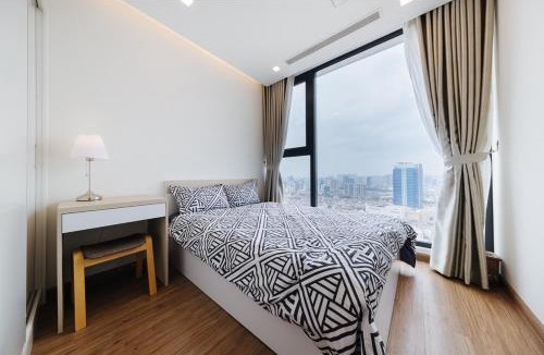 Ngoc Khanh Apartment | Sunshine Balcony Apartment in VINHOMES METROPOLIS near Lotte Hanoi