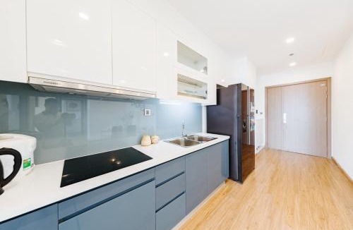 Ngoc Khanh Apartment | Sunshine Balcony Apartment in VINHOMES METROPOLIS near Lotte Hanoi