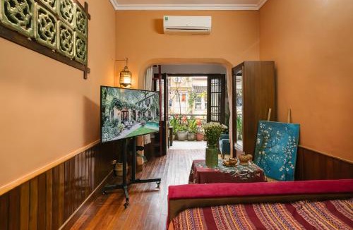 Hang Bac House | Super Old Quarter View - Skyline Balcony - Ta Hien street