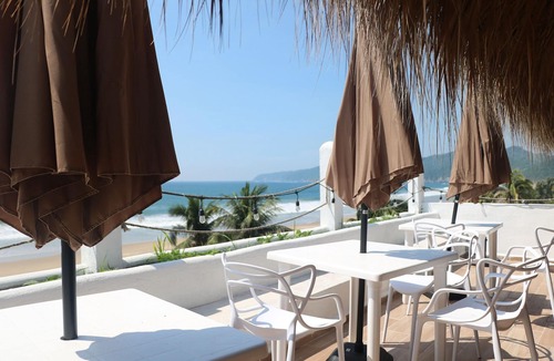 Zihuatanejo Hotel | Superior Queen size bedroom
